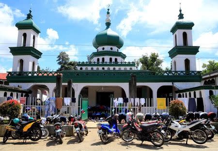 FILE PHOTO: Muslim residents pray outside a mosque in Pantar village, Lanao Del Norte, Philippines June 23, 2017. REUTERS/Romeo Ranoco/File Photo