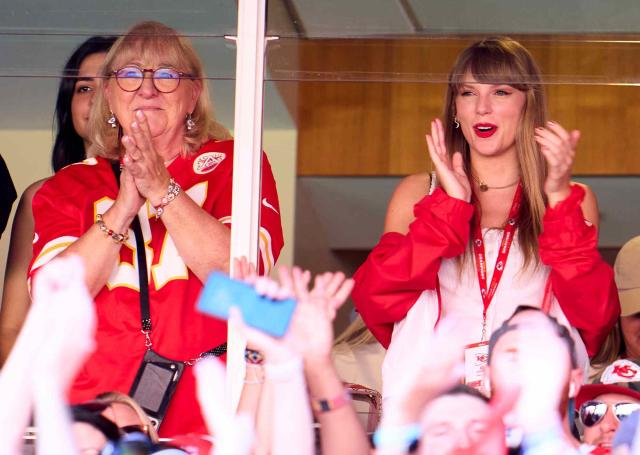 Taylor Swift cheers alongside Travis Kelce's mom at Chiefs game