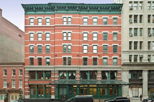 The singer owns three apartments in the same Tribeca block and a townhouse next door (streeteasy.com)
