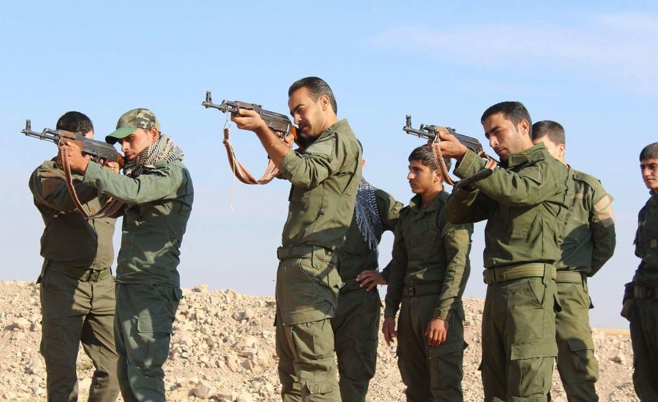 Kurd fighters training (Rex)