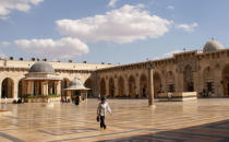 Visitors walk inside Aleppo's Umayyad mosque, Syria October 6, 2010. REUTERS/Khalil Ashawi