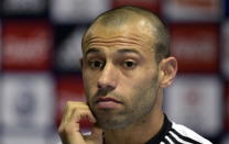 <p><b>Javier Mascherano vs. Marcelinho (Corinthians) </b> – Luego de ir fuerte a una pelota que trasladaba Marcelinho, el volante central recibió una dura patada de su compañero. <b> / Foto: Getty Images </b> </p>