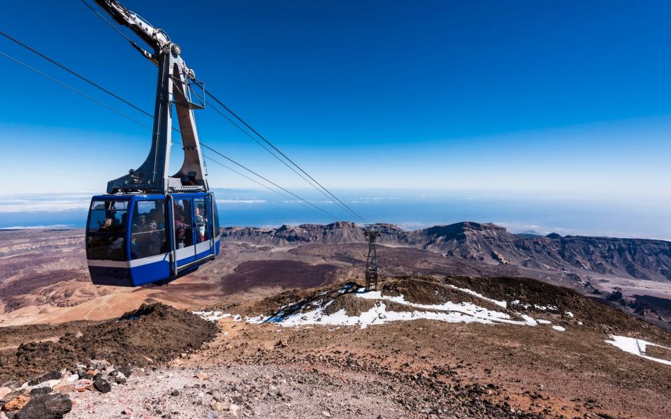 Mt Teide cable car - Bias/www.plainpicture.com