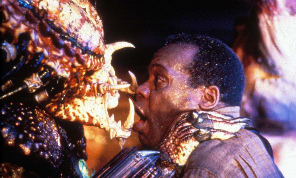 Danny Glover being choked by Predator