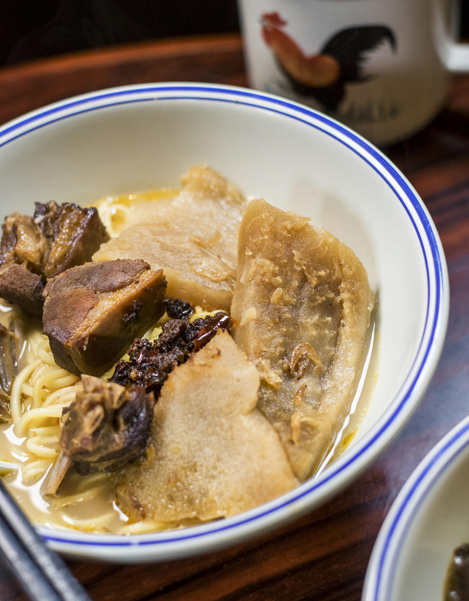 元朗美食︱元朗老馮茶居開同名車仔麵店！$45三餸麵 配料竟有古法柚皮麻辣羊腩