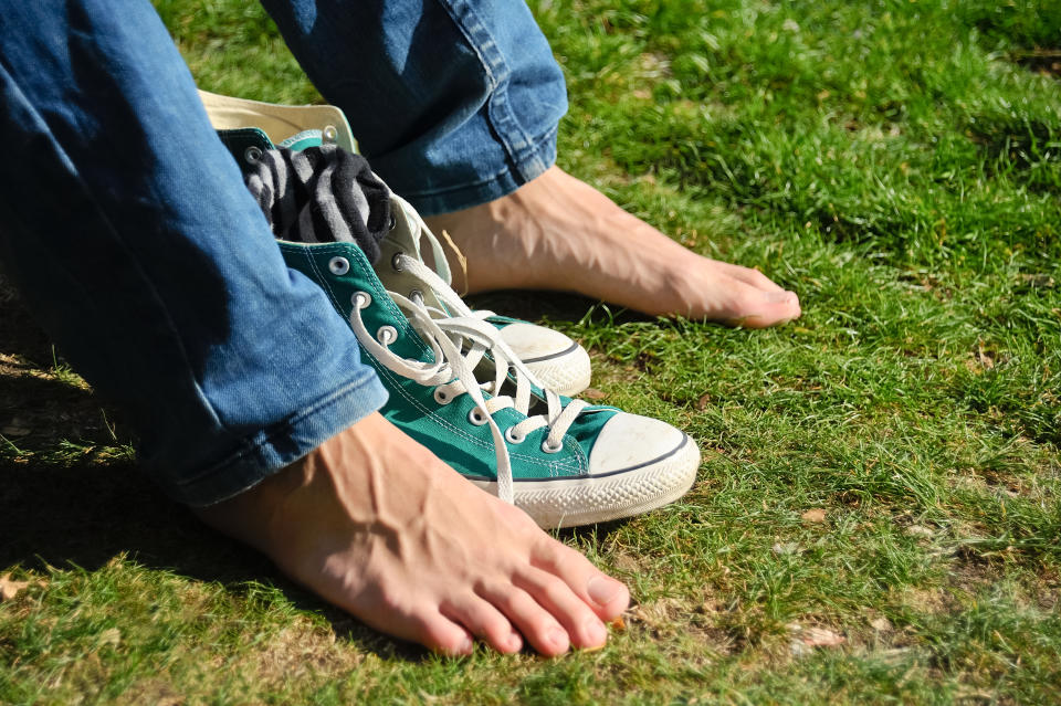 Stripped and barefoot shoes