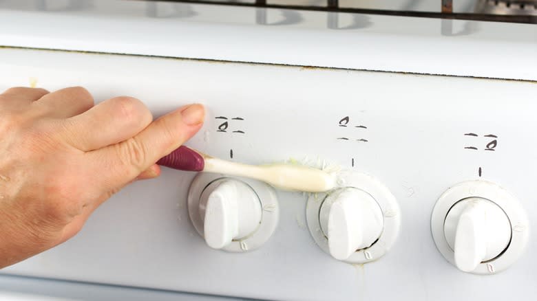Cleaning oven with toothbrush
