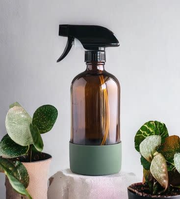 A chic squeeze bottle for DIY home cleaning solutions