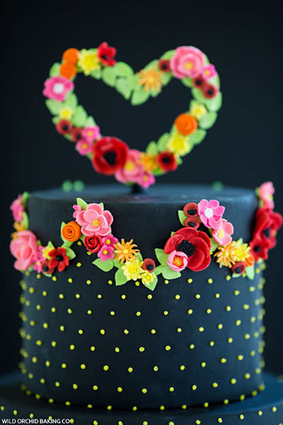 Los pasteles de bodas de color negro son una de las últimas tendencias nupciales. Foto: Wild Orchid Baking Co/The Cake Blog