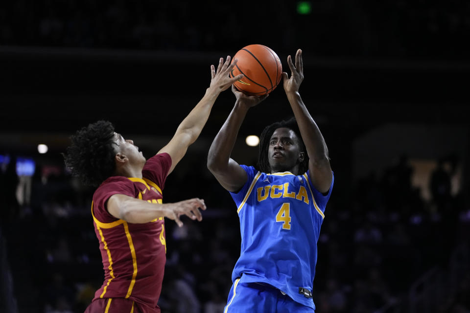 UCLA guard Will McClendon, right, shoots against Southern California guard Oziyah Sellers during the second half of an NCAA college basketball game, Saturday, Jan. 27, 2024, in Los Angeles. (AP Photo/Ryan Sun)