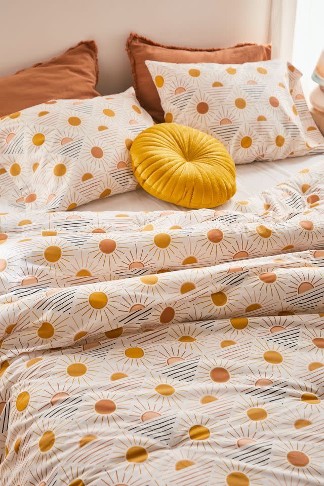 26) Geo Sun Comforter Set