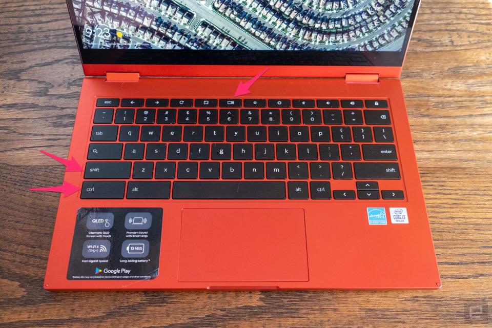 A photo of a Samsung Chromebook&#39;s keyboard, with the keys used to bring up the ChromeOS Screen Capture highlighted.