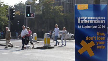 Pedestrians cross the road on Princess Street in Edinburgh, Scotland September 11, 2014. REUTERS/Russell Cheyne