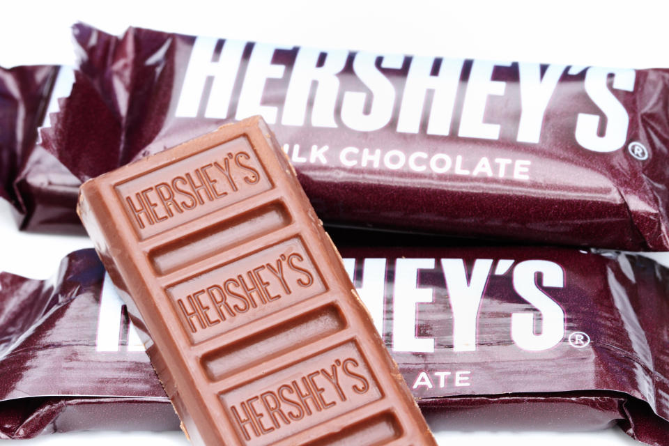 Hershey&rsquo;s began mass-producing milk chocolate bars in 1900. (Photo: NoDerog via Getty Images)