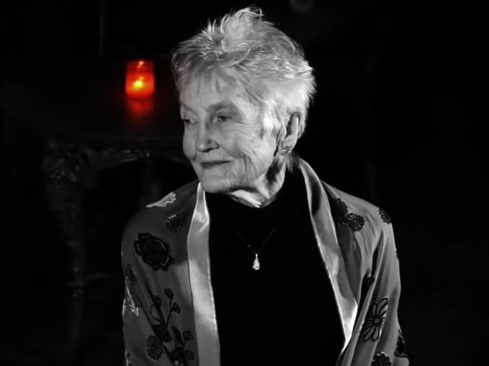 Peggy performing her version of The First Time Ever I Saw Your Face (Peggy Seeger)