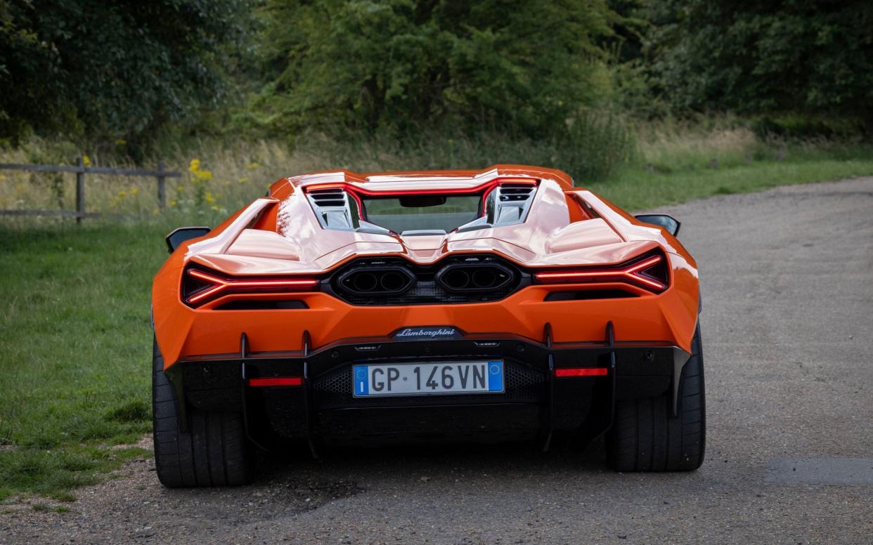 Rear exhausts of the Revuelto