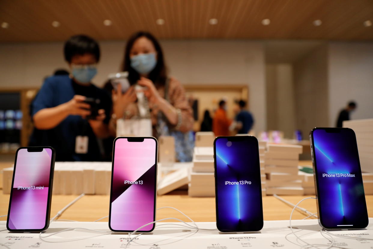 Apple iPhone 13 are pictured at an Apple Store on the day the new Apple iPhone 13 series goes on sale, in Beijing, China, September 24, 2021. REUTERS/Carlos Garcia Rawlins