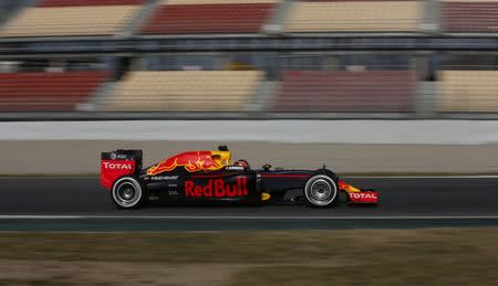 Red Bull Formula One driver Daniil Kvyat of Russia speeds his car during the fourth testing session ahead the upcoming season at the Circuit Barcelona-Catalunya in Montmelo, Spain, February 25, 2016. REUTERS/Sergio Perez