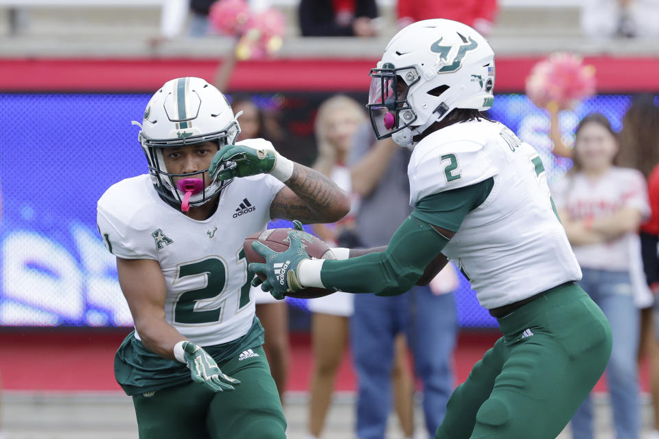 South Florida running back Brian Battie (21) takes a hand off from running back Michel Dukes (2) on a trick play against Houston during the first half of an NCAA college football game Saturday, Oct. 29, 2022, in Houston. (AP Photo/Michael Wyke)