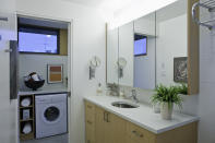 <p>Master bath, with washer and dryer right outside sliding bathroom door. (LaneFab) </p>