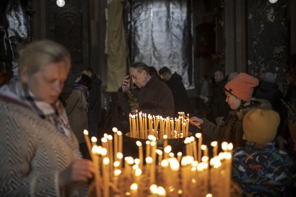 <div class="inline-image__caption"><p>Ukrainian worshippers gather to attend a mass at Church of the Most Holy Apostles Peter and Paul in Lviv, Ukraine on April 17, 2022.</p></div> <div class="inline-image__credit">Ozge Elif Kizil/Anadolu Agency via Getty Images</div>