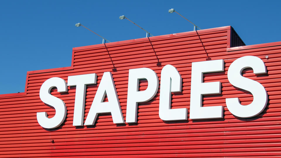 11059, Horizontal, Staples Store, mergers