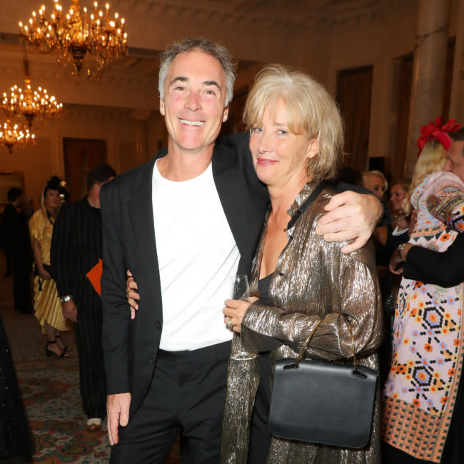 Emma Thompson con su esposa Greg Wise credit:Bang Showbiz