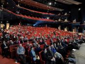 Weil der Saal im Tagungshotel zu klein ist, wurden einige AfD-Landesverbände im zusätzlich angemieteten Musicaltheater untergebracht. Beide Gebäuden sind per Videolink miteinander verbunden. Foto: Ingo Wagner