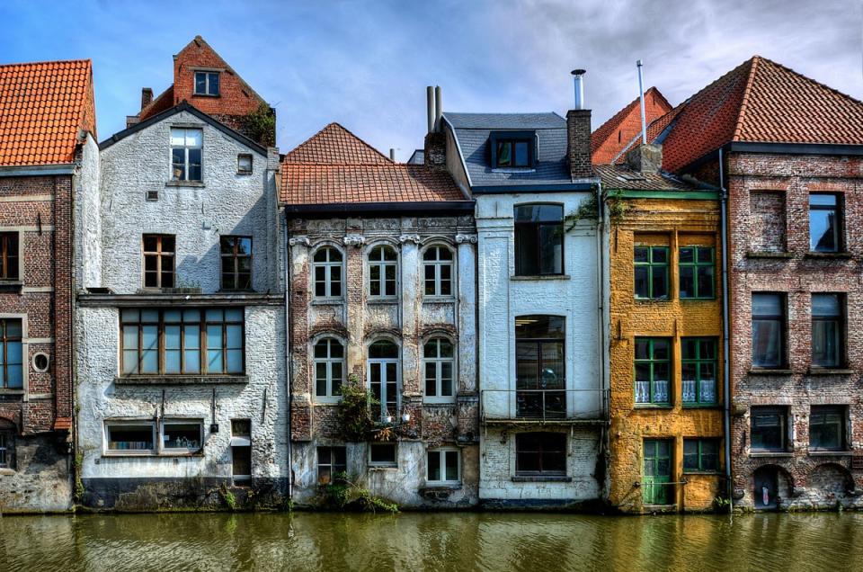 Enchanting medieval architecture in Ghent (Hubert Van den Borre / Unsplash)