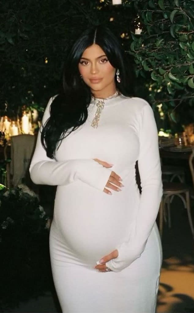 Kylie Jenner Made a Case for Wearing a Crop Top While Pregnant