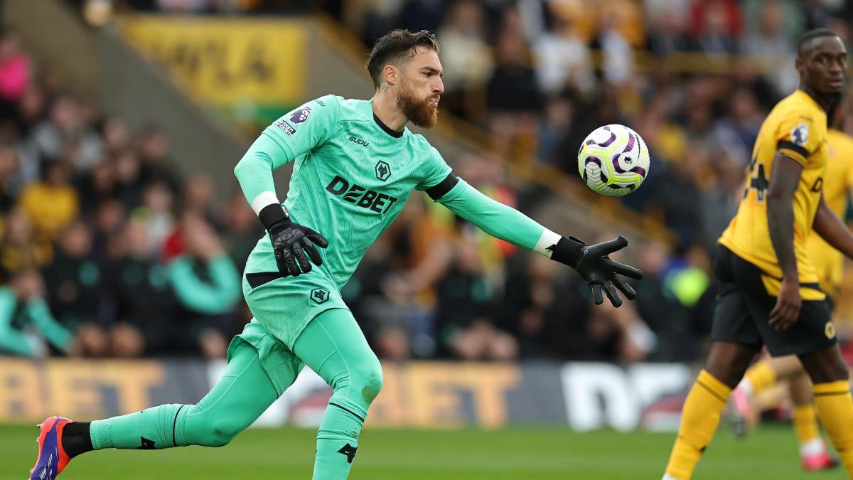 Goalkeeper Sa could leave Wolves after losing his place