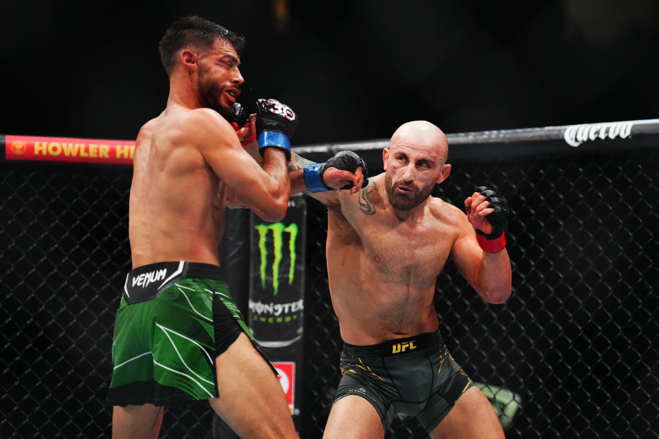 LAS VEGAS, NEVADA - JULY 08: (R-L) Alexander Volkanovski of Australia punches Yair Rodriguez of Mexico in the UFC featherweight championship fight during the UFC 290 event at T-Mobile Arena on July 08, 2023 in Las Vegas, Nevada. (Photo by Chris Unger/Zuffa LLC via Getty Images)