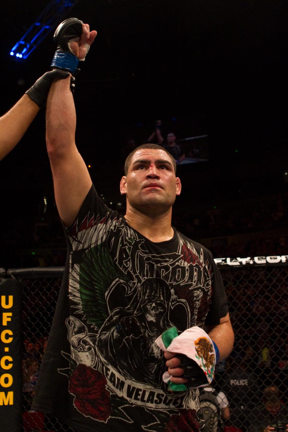 Caín Velásquez fue un peleador de UFC que se caracterizó por resguardar su fuerza en las raíces mexicanas que tiene. (Photo by Josh Hedges/Zuffa LLC via Getty Images)