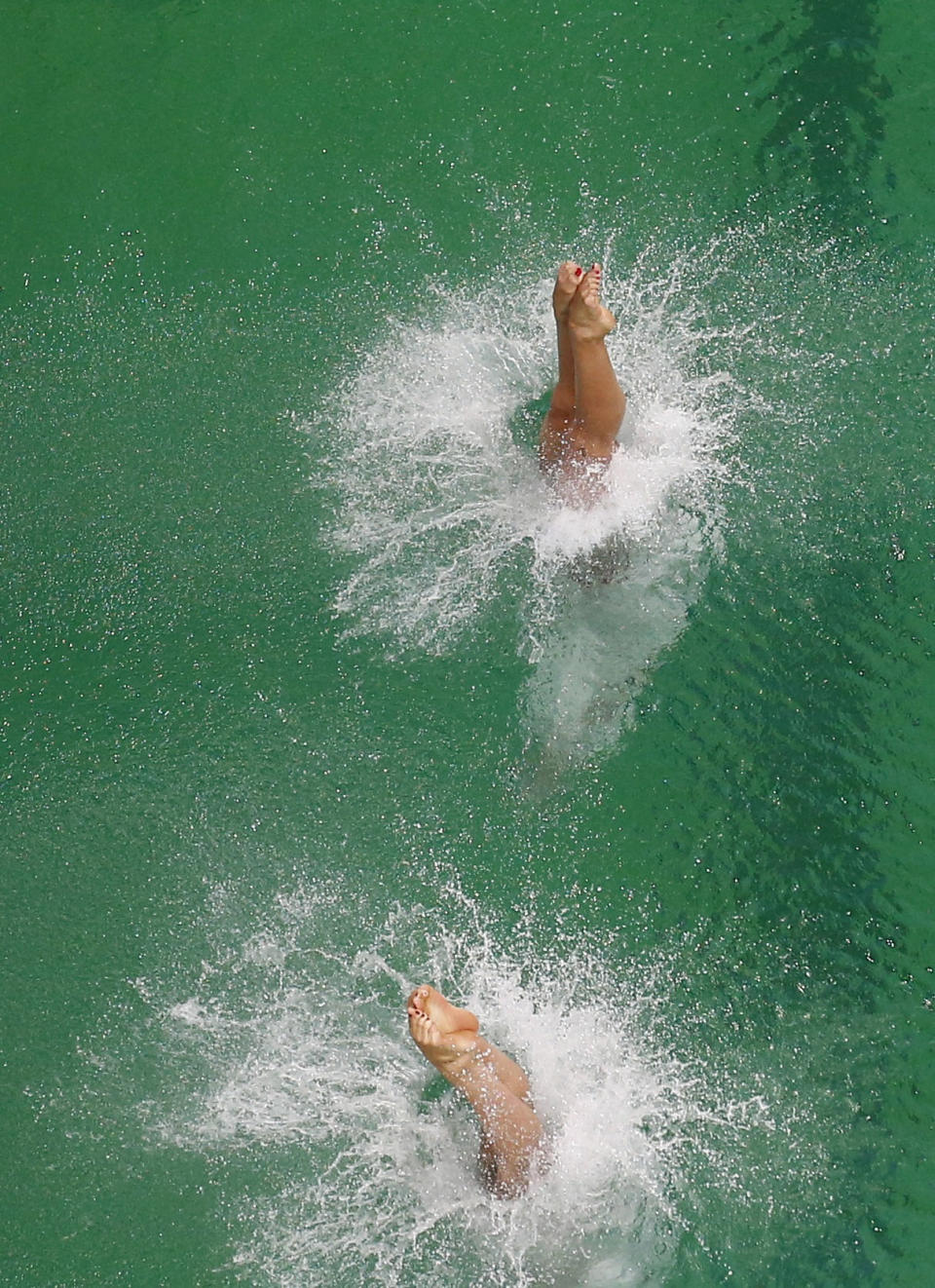 2016 Rio Olympics - Diving - Final - Women's Synchronised 10m Platform - Maria Lenk Aquatics Centre - Rio de Janeiro, Brazil - 09/08/2016. Paola Espinosa (MEX) of Mexico and Alejandra Orozco (MEX) of Mexico compete. REUTERS/Michael Dalder FOR EDITORIAL USE ONLY. NOT FOR SALE FOR MARKETING OR ADVERTISING CAMPAIGNS.