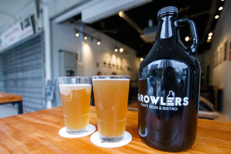 Growlers Craft Beer & Bistro (6)