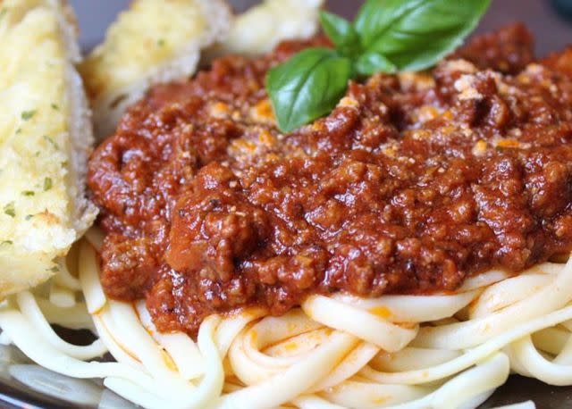 Wedding Gift Spaghetti Sauce | Photo by Melissa Goff