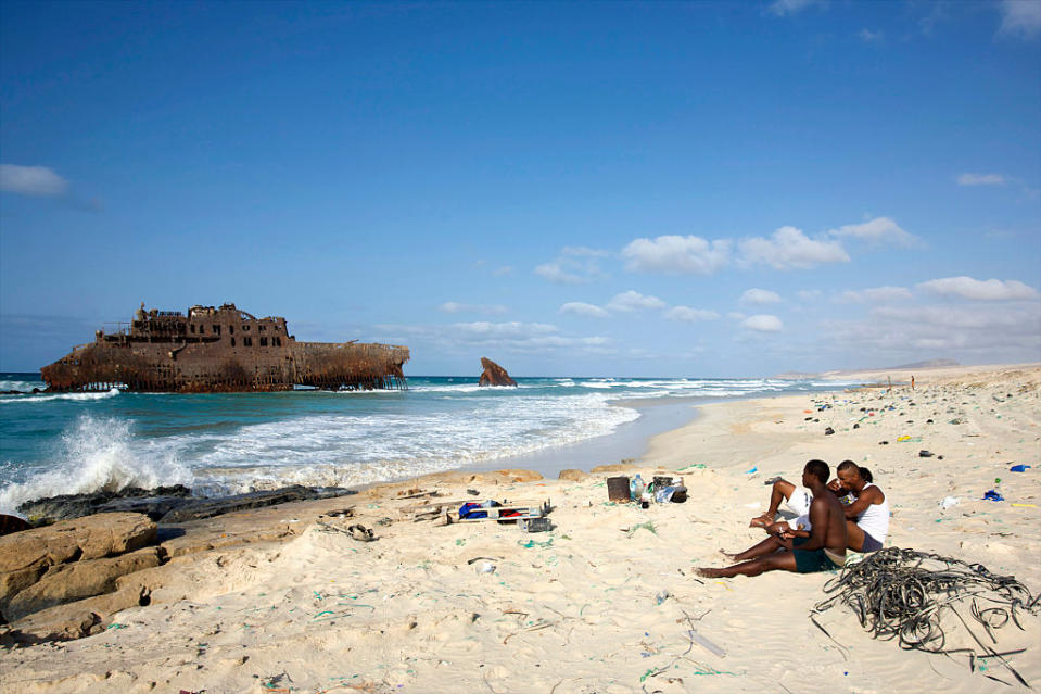 <p>7° Capo Verde. Arcipelago dell’Oceano Atlantico, è un posto relativamente complicato da raggiungere e soprattutto con una sola fondamentale risorsa: il turismo. Il resto è quasi tutto da importare, e questo ha fatto salire il rapporto debito/PIL al 130%. (foto: Getty Images) </p>