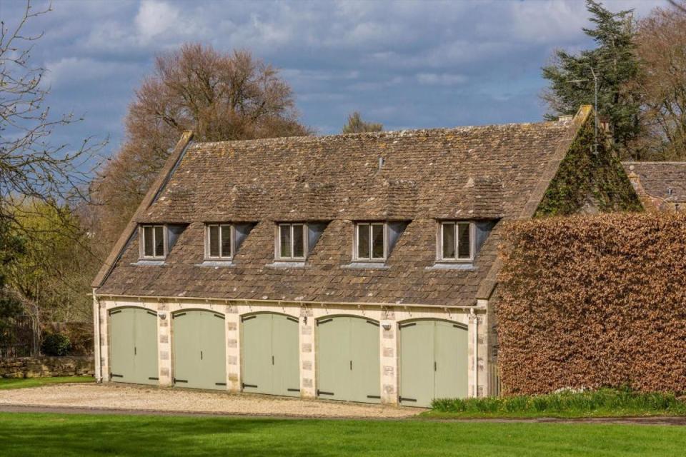 The Grade II-listed coach house (Rightmove)