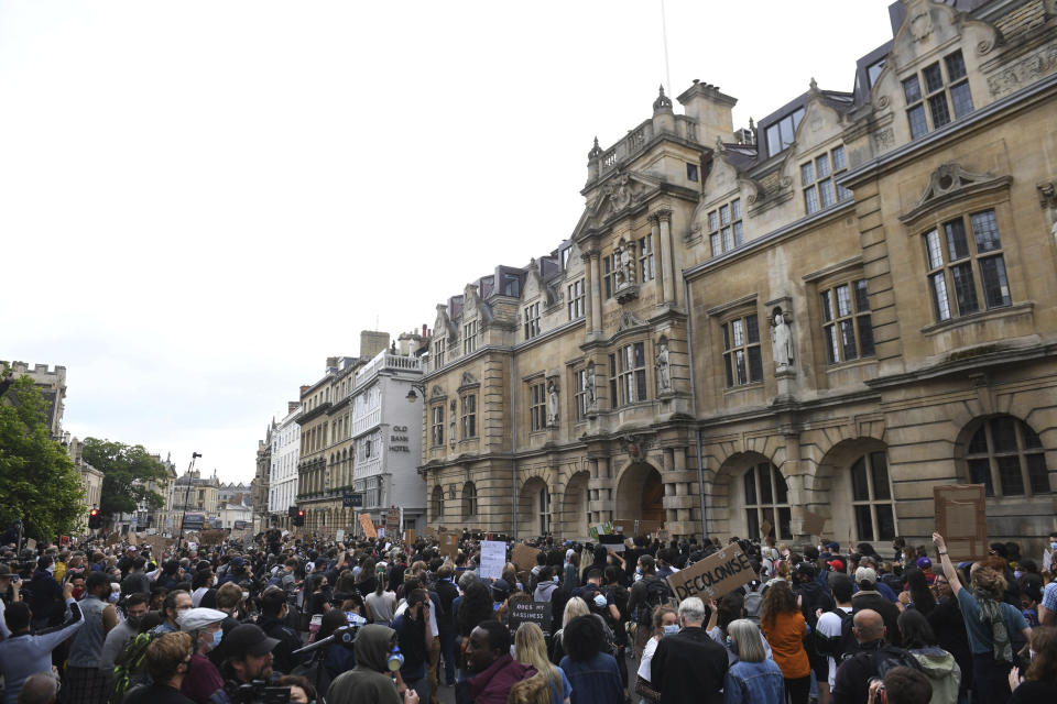 Protestas raciales en Oxford tras el asesinato de George Floyd. (Joe Giddens/PA via AP)