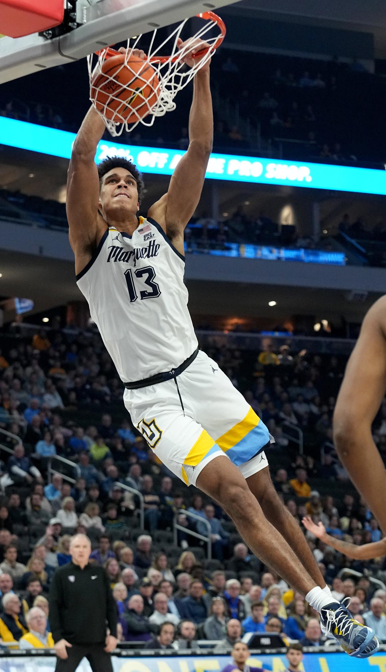 Marquette's Oso Ighodaro dunks against St. Thomas.