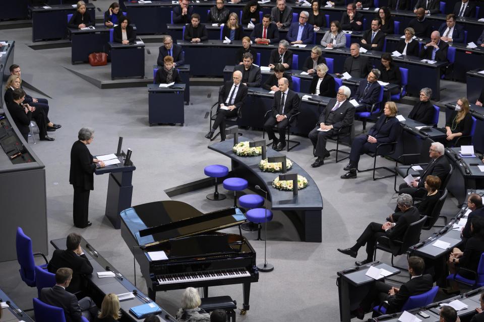 Rozette Kats, contemporary witness of the Holocaust, speaks at the hour of remembrance for the victims of National Socialism in the German Bundestag. In the front row are Petra Pau (l-r), Vice President of the Bundestag, Peter Tschentscher, First Mayor of Hamburg and acting President of the Bundesrat, Chancellor Olaf Scholz, Klaus Schirdewahn, representative of the queer community, Bundestag President Baerbel Bas, Federal President Frank-Walter Steinmeier and his wife Elke Buedenbender, and Stephan Harbarth, President of the Federal Constitutional Court in Berlin, Germany, Friday, Jan. 27, 2023. Traditionally, around the anniversary of the liberation of the Auschwitz-Birkenau concentration camp, the members of parliament commemorate the millions of people who were disenfranchised, persecuted and murdered during the National Socialist tyranny with an event in the plenary hall. Photo: Bernd von Jutrczenka/dpa/dpa via AP)