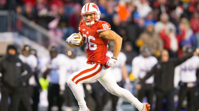 Former Badgers WR signs with the Washington Commanders