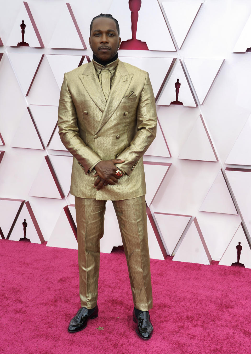 <p>Auch Leslie Odom Jr. - nominiert für "One Night in Miami" - ging bei den Oscars leer aus, gab den Goldjungen in seinem unifarbenen Anzug von Brioni jedoch gleich selbst. </p> 