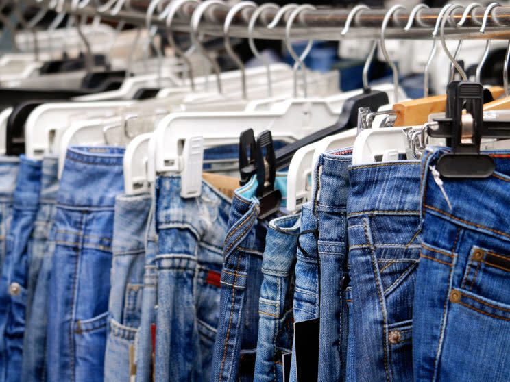 Unangenehm, wenn plötzlich die bisherige Jeansgröße nicht mehr passt – ohne Gewichtszunahme. (Bild: ddp Images)