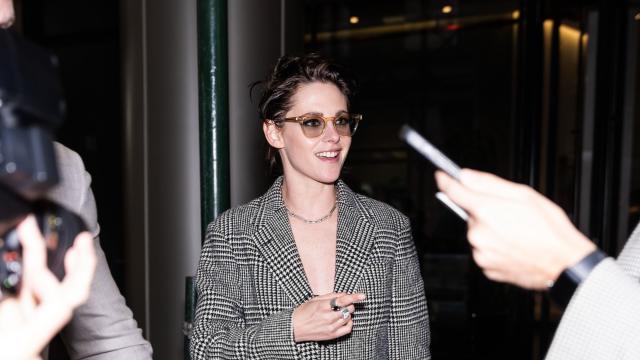 Kristen Stewart's Business-Casual Look Includes Hot Shorts and a Patterned  Blazer