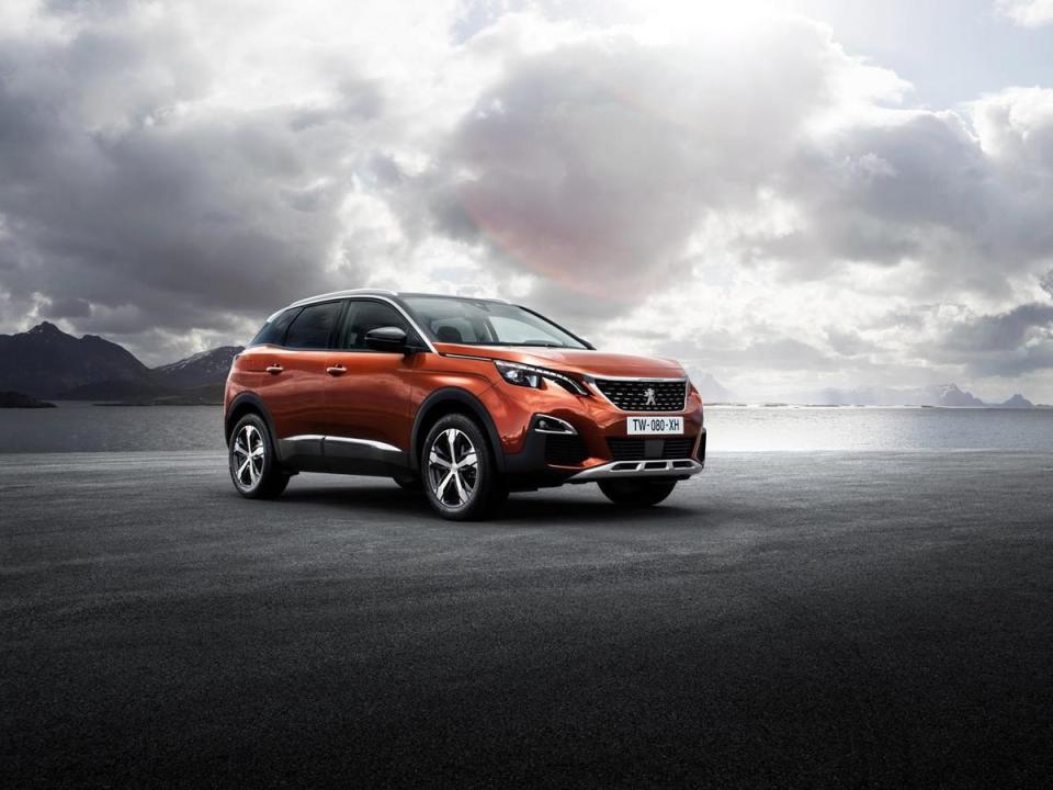 PEUGEOT 3008以法式設計思維勾勒運動休旅造型。