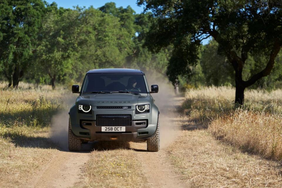 2025 land rover defender octa