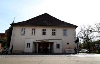 Ex-Nazi death camp officer Oskar Groening is facing 300,000 counts of "accessory to murder" charges during his trial at the 'Ritterakademie' in Lueneburg, northern Germany