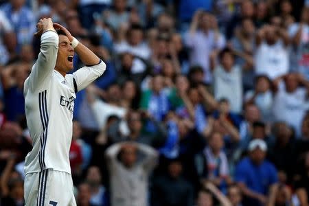 Football Soccer - Real Madrid v Atletico Madrid - Spanish La Liga Santander - Santiago Bernabeu Stadium, Madrid, Spain - 8/04/17 - Real Madrid's Cristiano Ronaldo gestures during the match. REUTERS/Juan Medina -