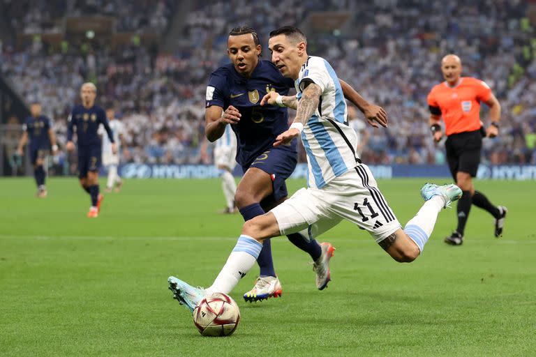 LUSAIL CITY, QATAR - DECEMBER 18: Angel Di Maria of Argentina controls the ball against Jules Kounde of France during the FIFA World Cup Qatar 2022 Final match between Argentina and France at Lusail Stadium on December 18, 2022 in Lusail City, Qatar. (Photo by Catherine Ivill/Getty Images)